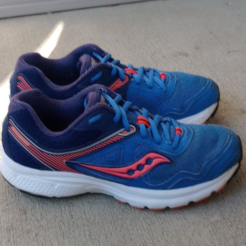 Woman's Saucony's running shoes